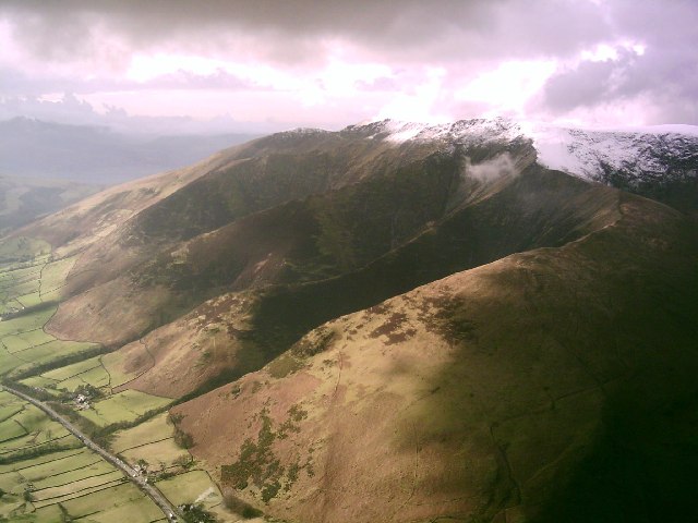  одна из горных вершин Великобритании - Blencathra (известная также под именем Saddleback) имеющая высоту 868 метров над уровнем моря