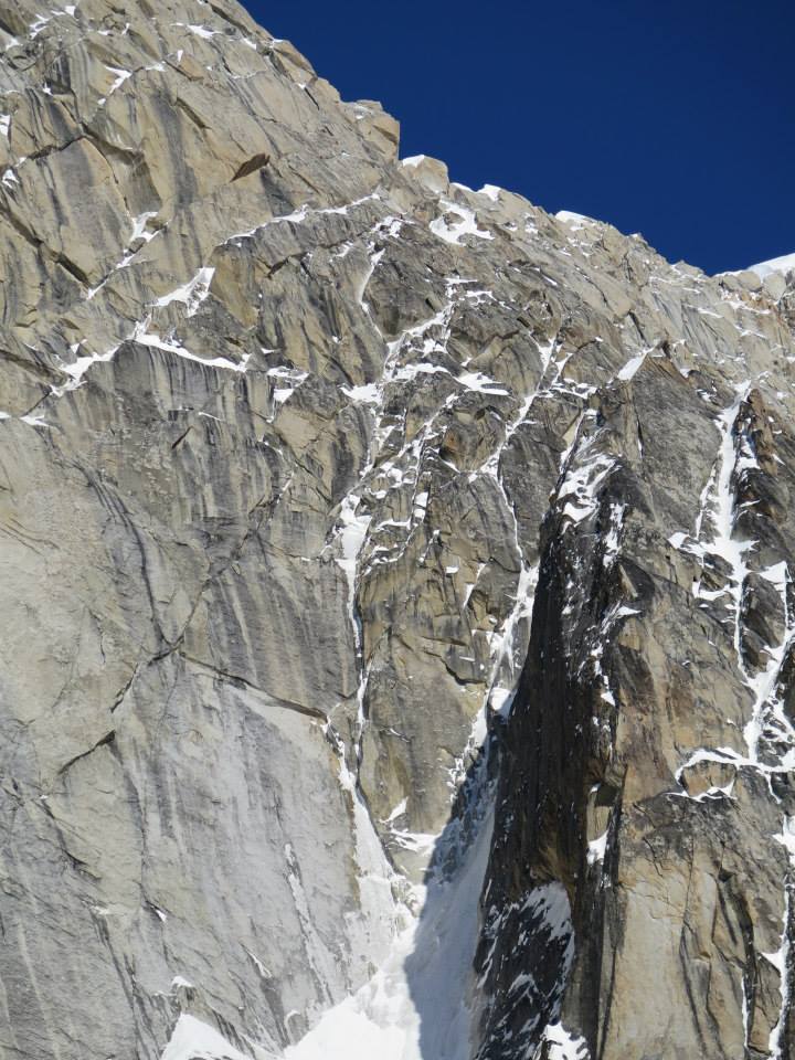 маршрут по Западной стене горы Хантингтон (Mount Huntington): "Scorched Granite" M7