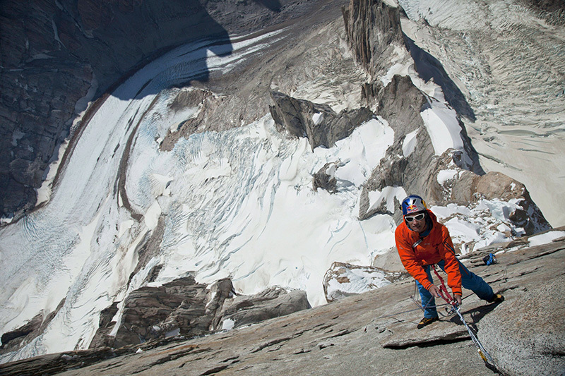 Давид Лама (David Lama) и Питер Ортнер (Peter Ortner) в свободном восхождении по легендарному маршруту "Компрессор" (Compressor route on Cerro Torre) на Патагонскую вершину Серро Торре. 20 по 21 января 2012 года