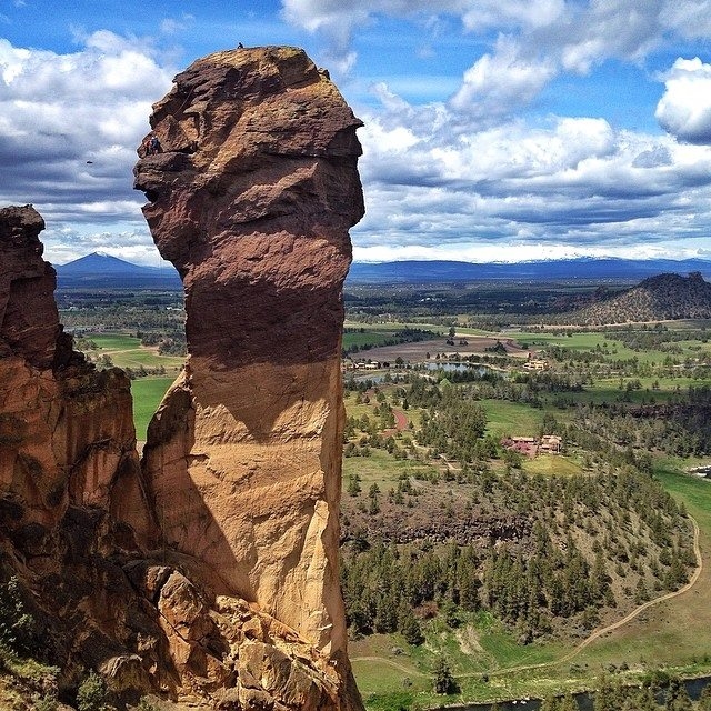 маршрут "Just do it " сложности 8с+ на скале  в Smith Rocks