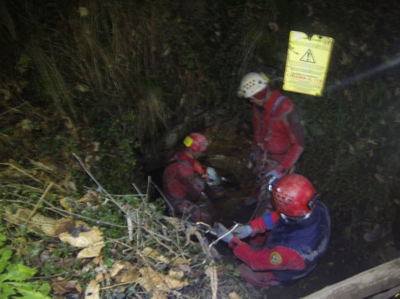 спасработы в пещере Riesending-Schachthöhle