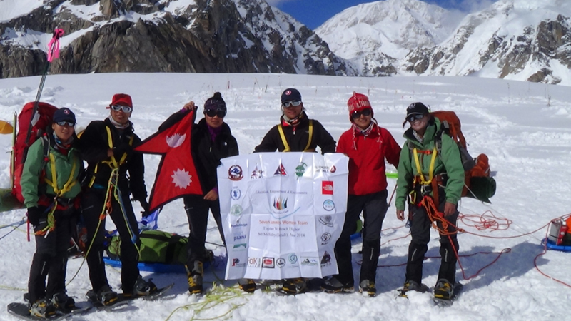 Команда “Seven Summits Women Team” в базовом лагере Денали. июнь 2014 года