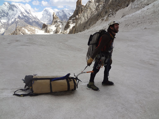 Alberto Iñurrategi, Juan Vallejo и Mikel Zabala на восхождении по Южной стене Paiju Peak. 2014 год