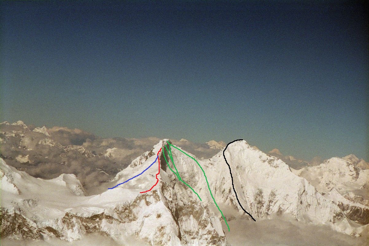 Восточная стена Лхоцзе (East Face Lhotse). Зеленым цветом обозначены возможные маршруты восхождения на Лхоцзе. Красная линия - маршрут 1988 года на Эверест