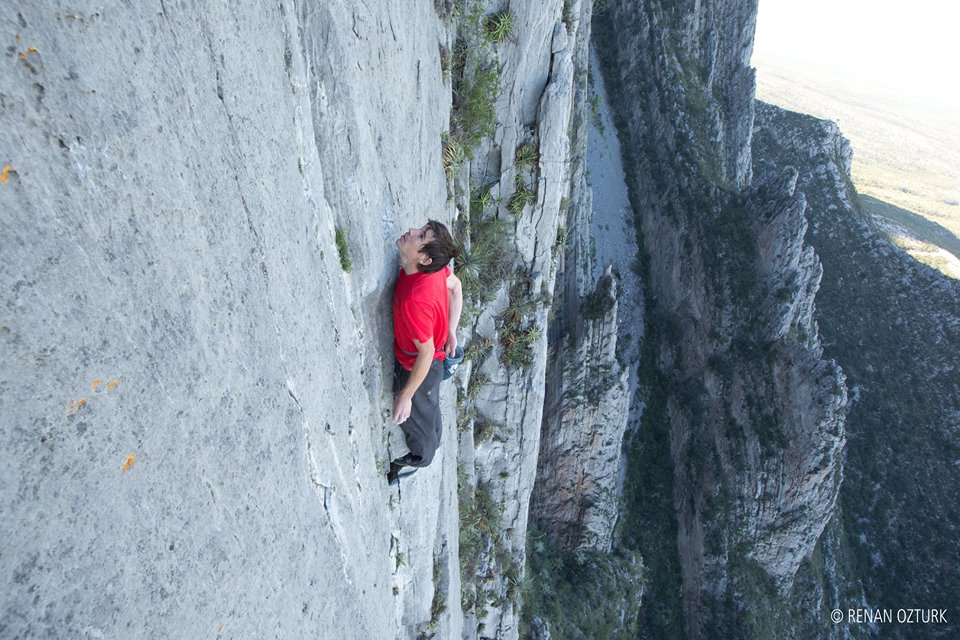  Алекс Хоннолд (Alex Honnold) на маршруте "The University Wall"