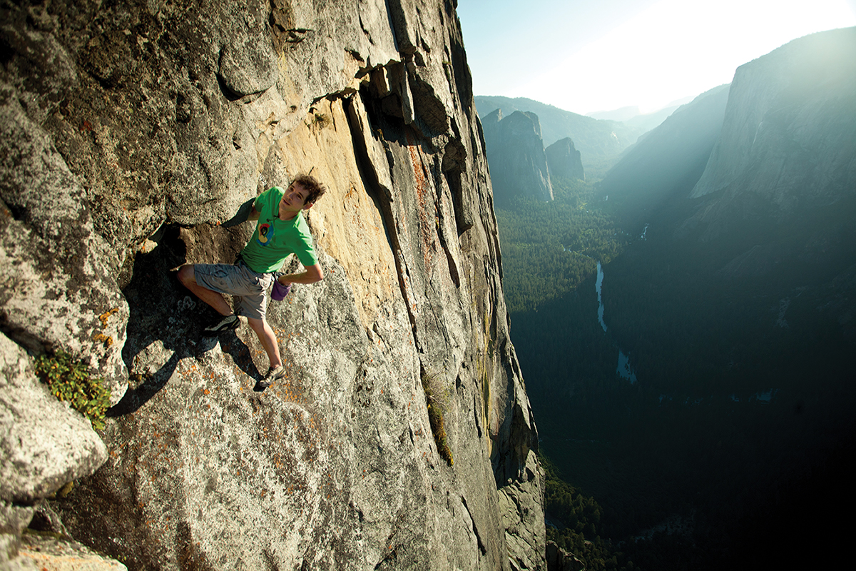 Алекс Хоннольд  (Alex Honnold) на маршруте "Chouinard-Herbert" (5.11c), 2011 год