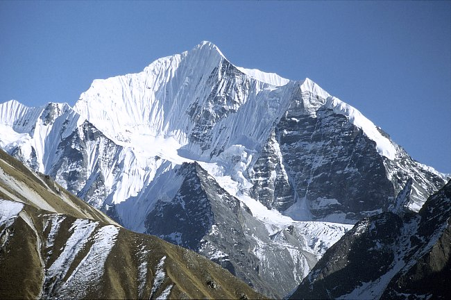 Яла Пик (Yala Peak, 5732 м)