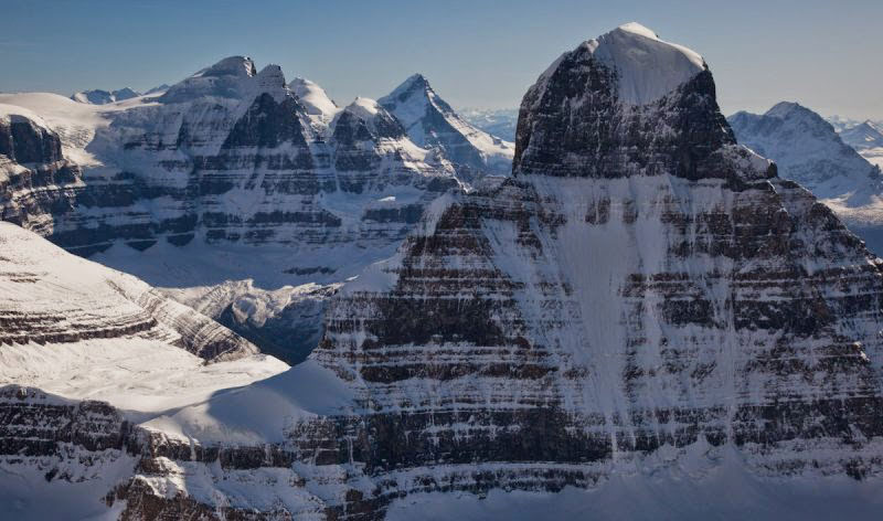 Северная стена горы Альберта (Mount Alberta, 3619 м) в канадских Скалистых горах