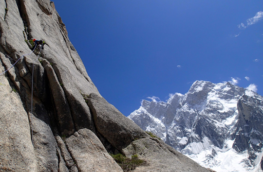 На предвершинном участке пика Бадал (Badal Peak, 6100 метров)