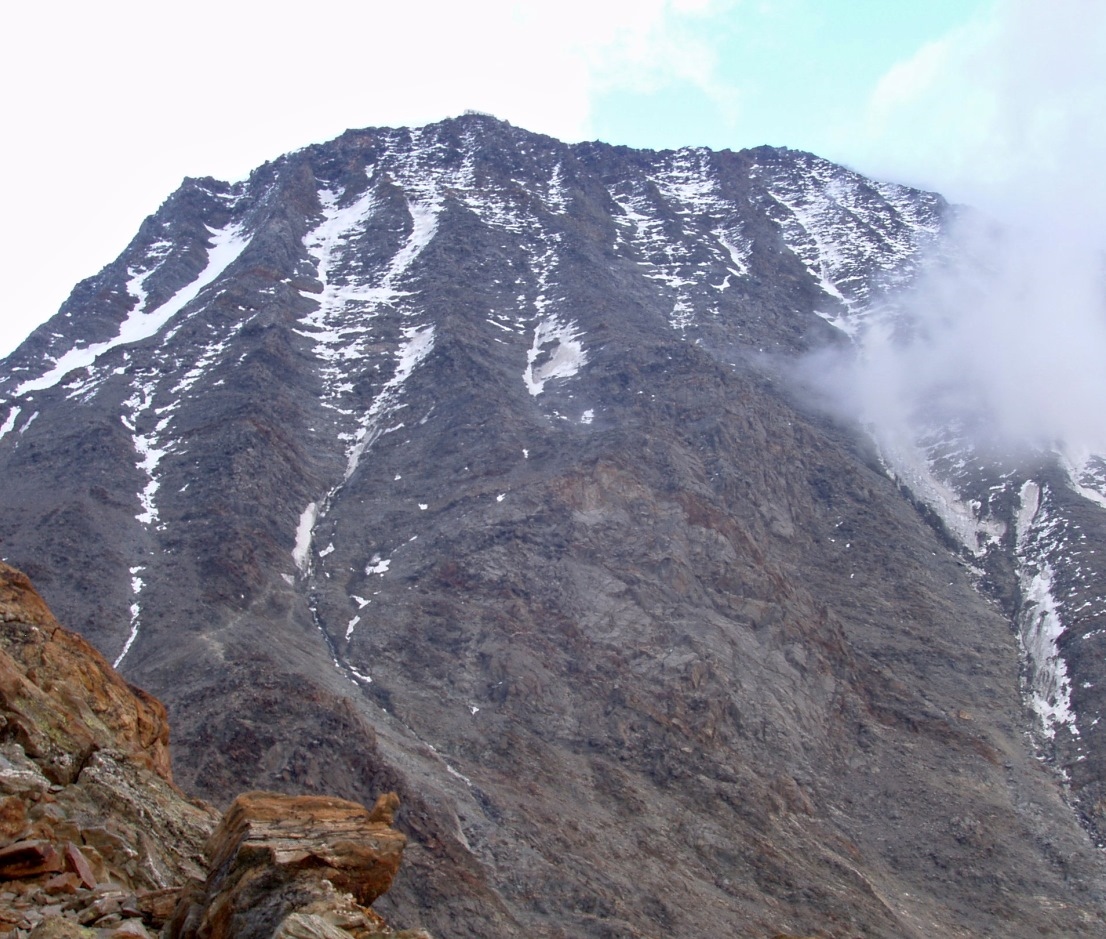 Вид на кулуар дю Гуте (couloir du Goûter) на Монблане 