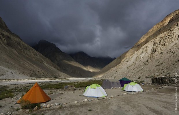 Палатки в долине реки Бралду рядом с ледником Балторо. Фото: Reuters / Wolfgang Rattay