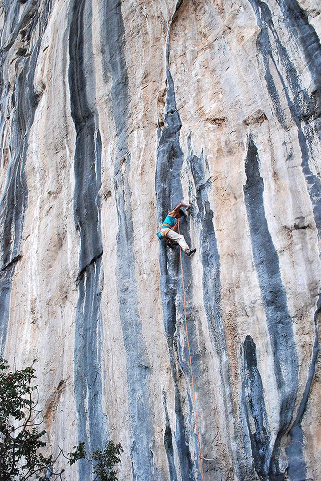 Нина Капрез (Nina Caprez) на маршруте Nartanesi (8c / 5.14b)