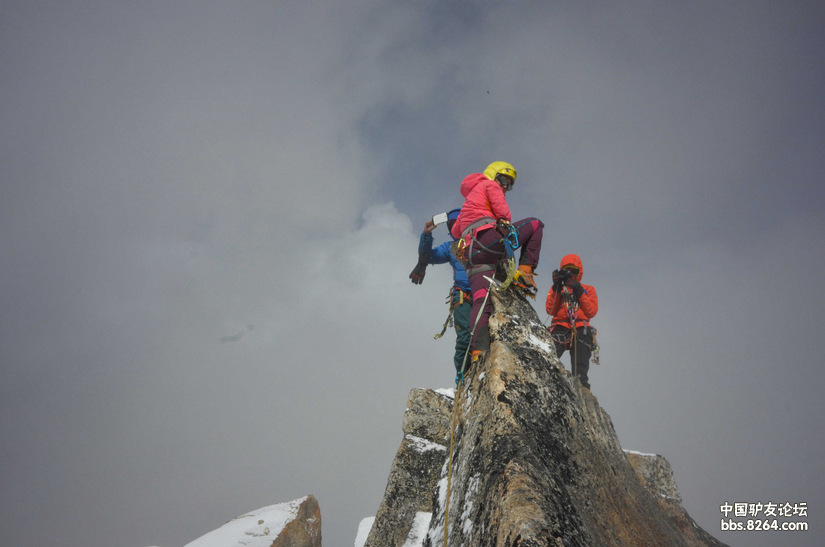 Международная команда альпинистов впервые покорила пик "Корона" (Crown peak) в Китае