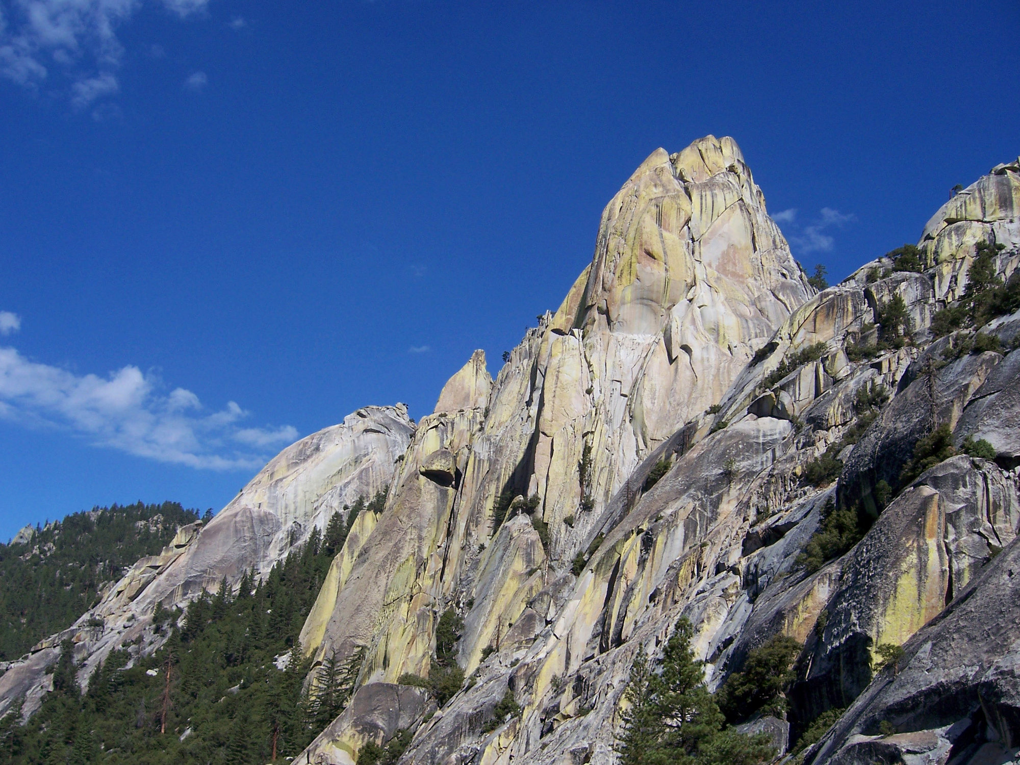 Romantic Warrior (5.12b, 300 м) на гранитной стене  Warlock (Калифорния)