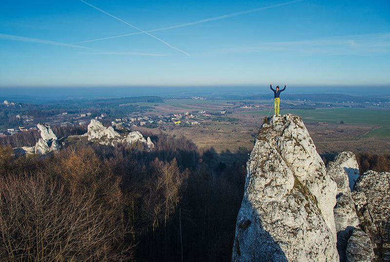 Адам Ондра (Adam Ondra) на вершине своего сотого маршрута 9а - "Made in Poland" на скалах Wielka Cima в Польше. 4 декабря 2014 года