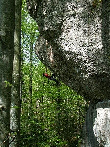 Адам Ондра (Adam Ondra) на маршруте Action Directe сложностью 9а