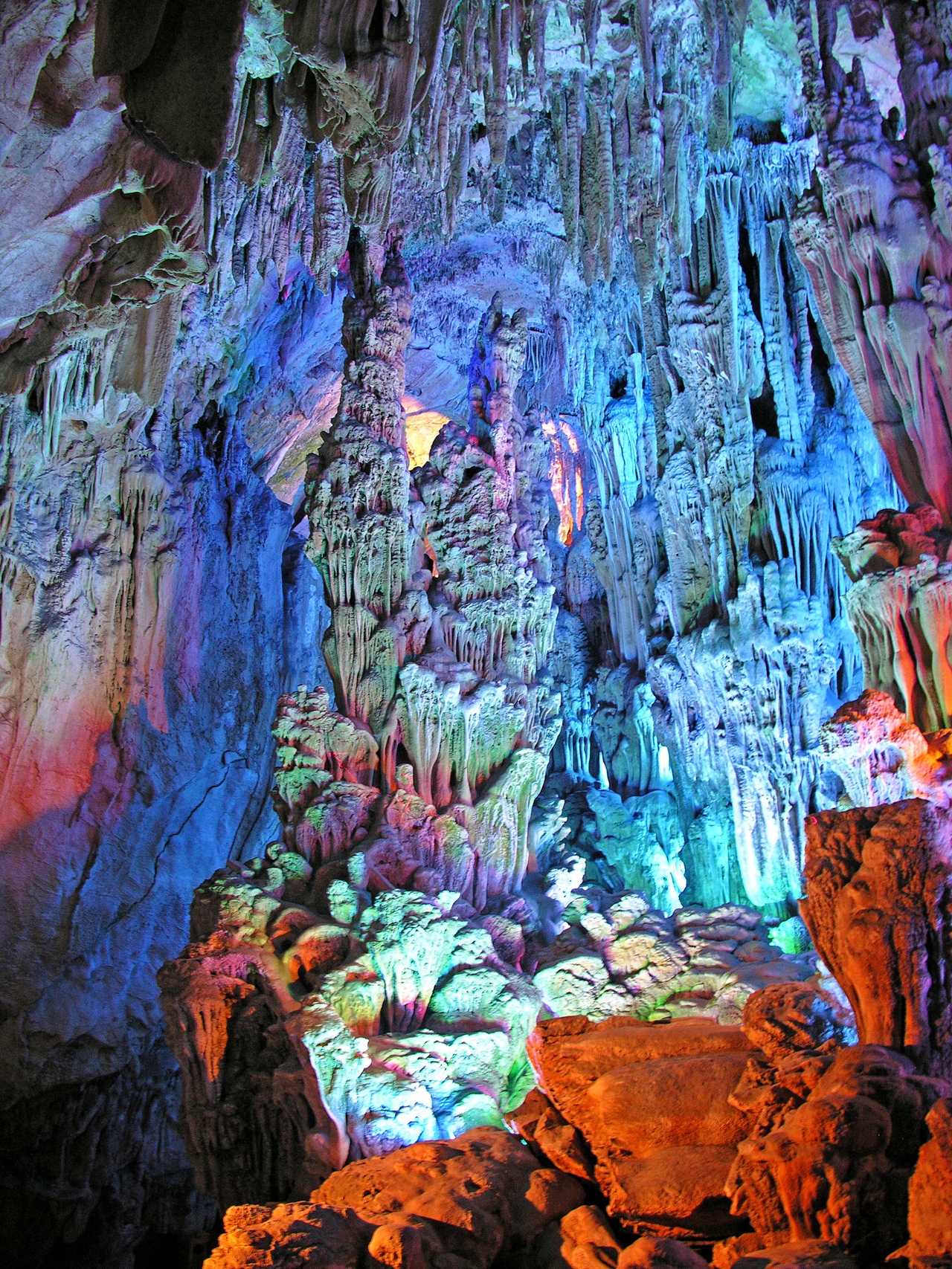 Пещера Тростниковой Флейты (Reed flute cave)