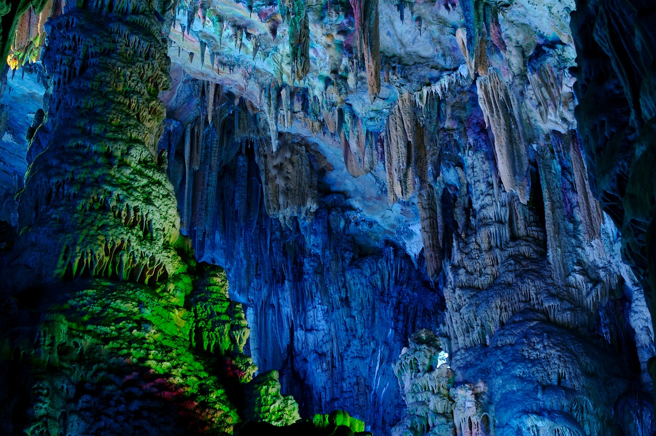 Пещера Тростниковой Флейты (Reed flute cave)