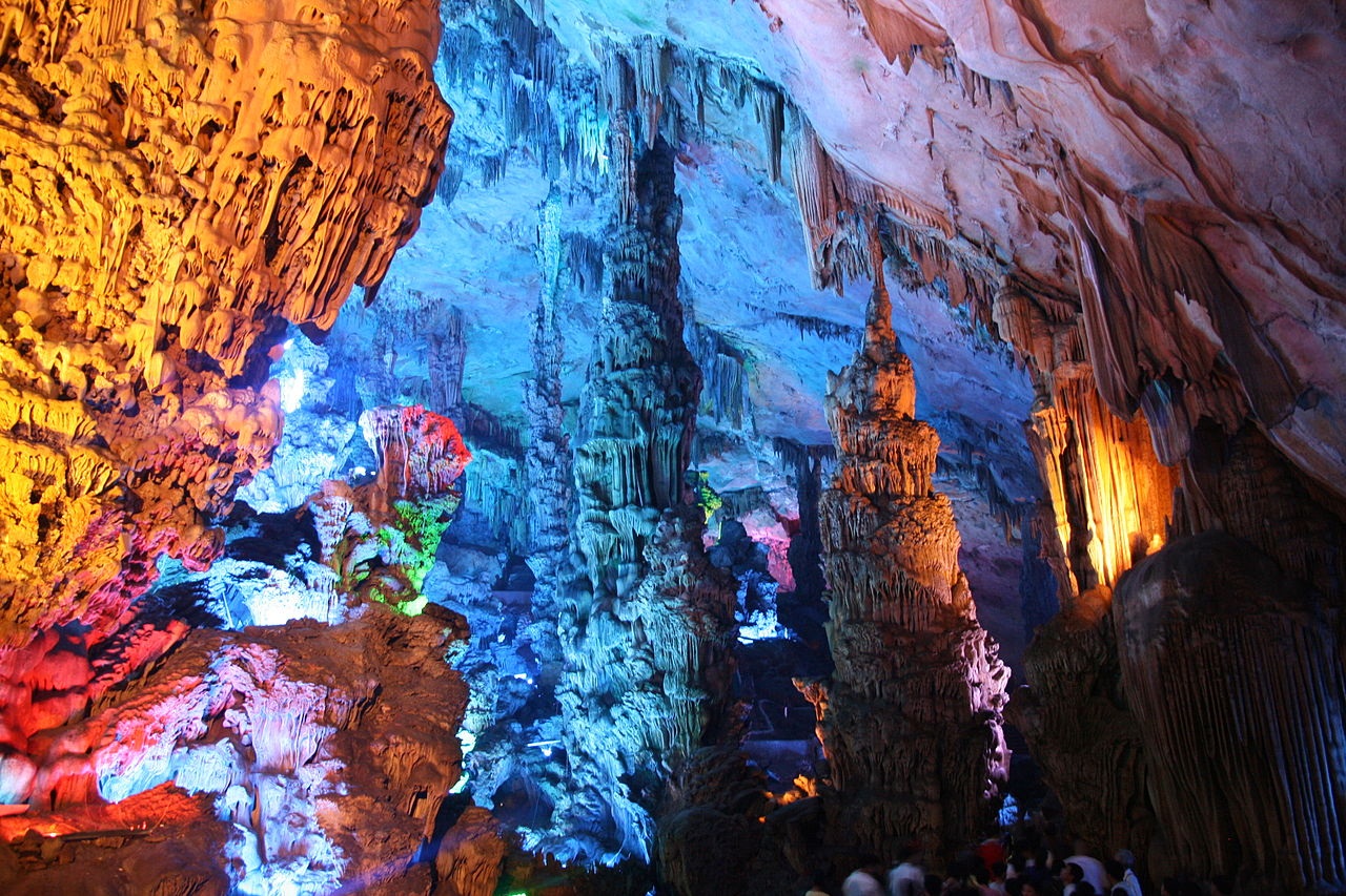 Пещера Тростниковой Флейты (Reed flute cave)