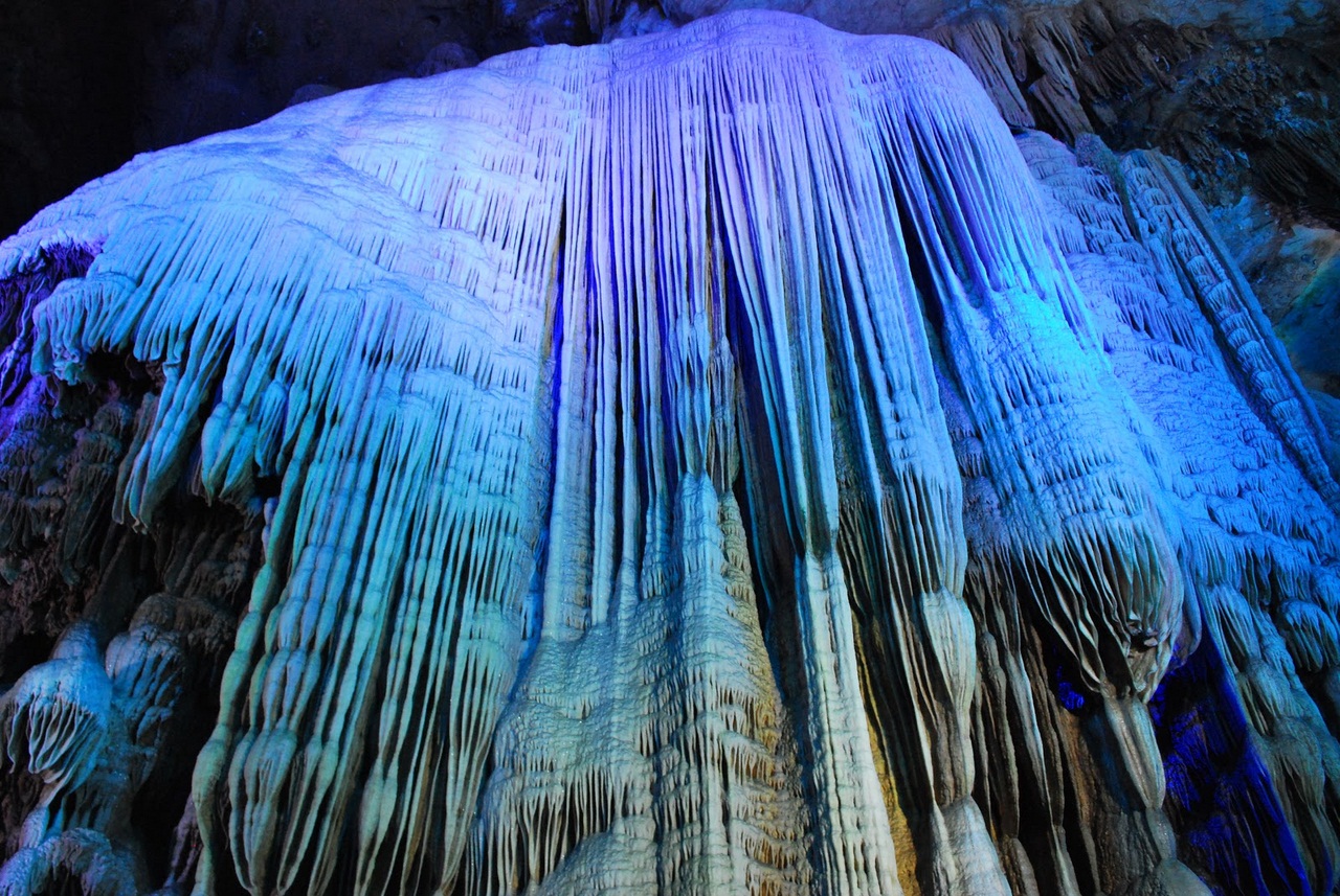 Пещера Тростниковой Флейты (Reed flute cave)