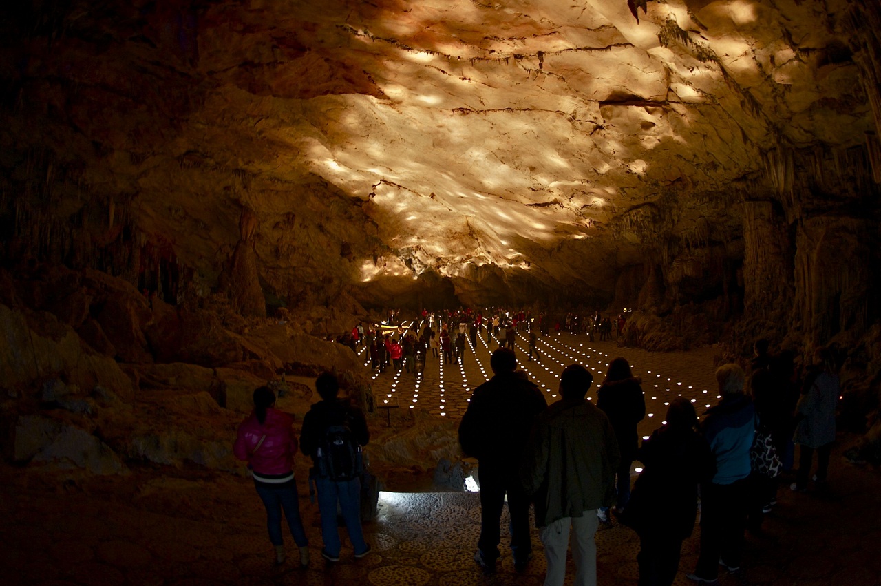 Пещера Тростниковой Флейты (Reed flute cave)