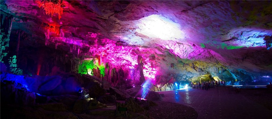 Пещера Тростниковой Флейты (Reed flute cave)