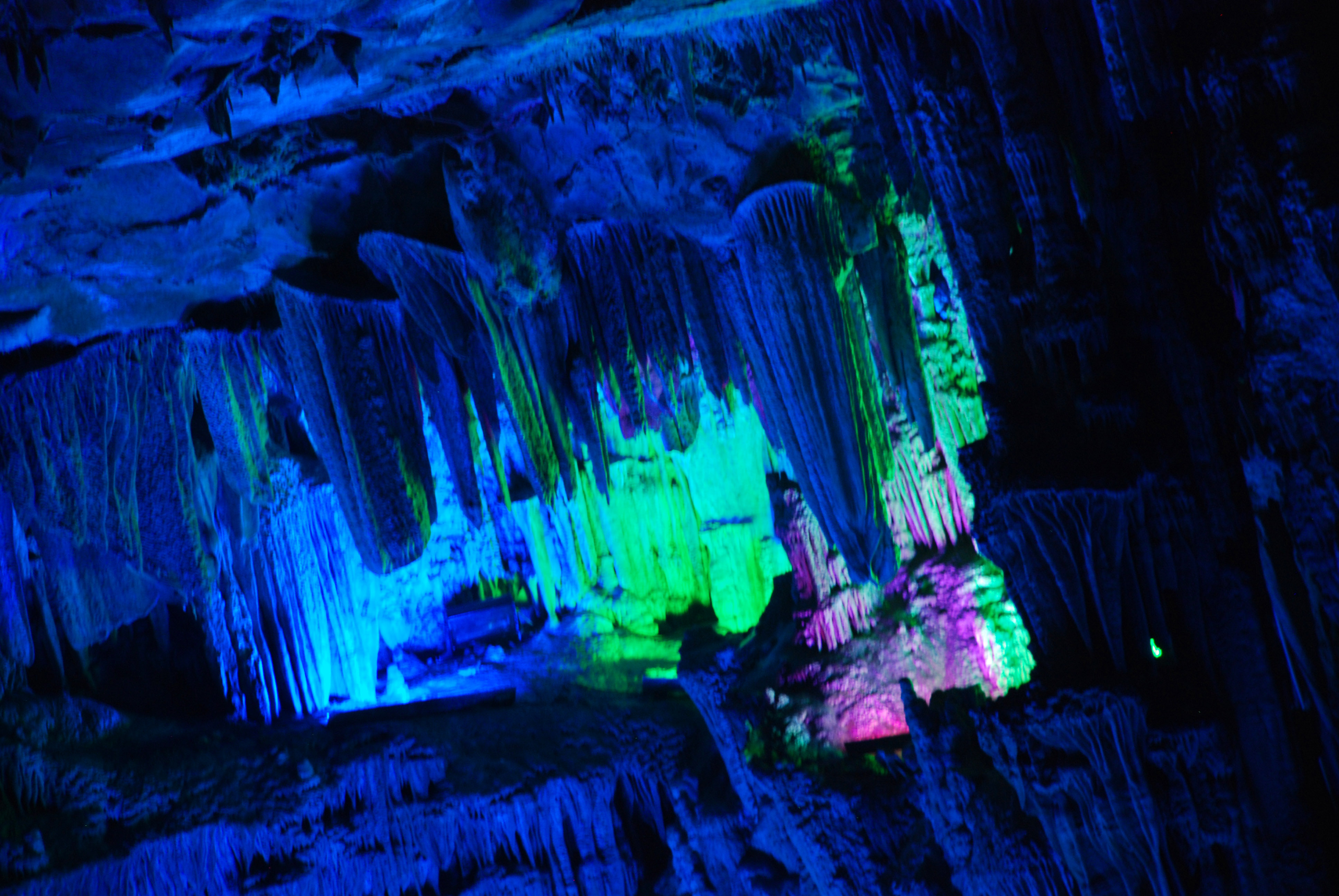 Пещера Тростниковой Флейты (Reed flute cave)