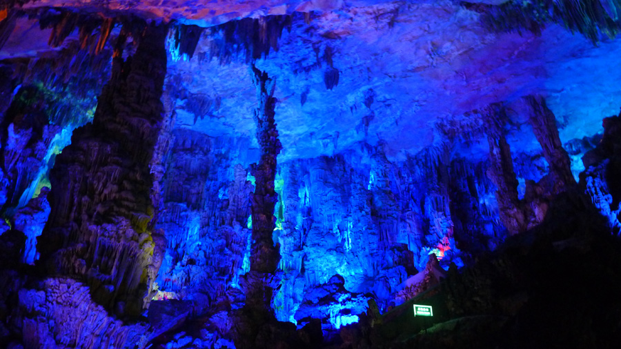 Пещера Тростниковой Флейты (Reed flute cave)