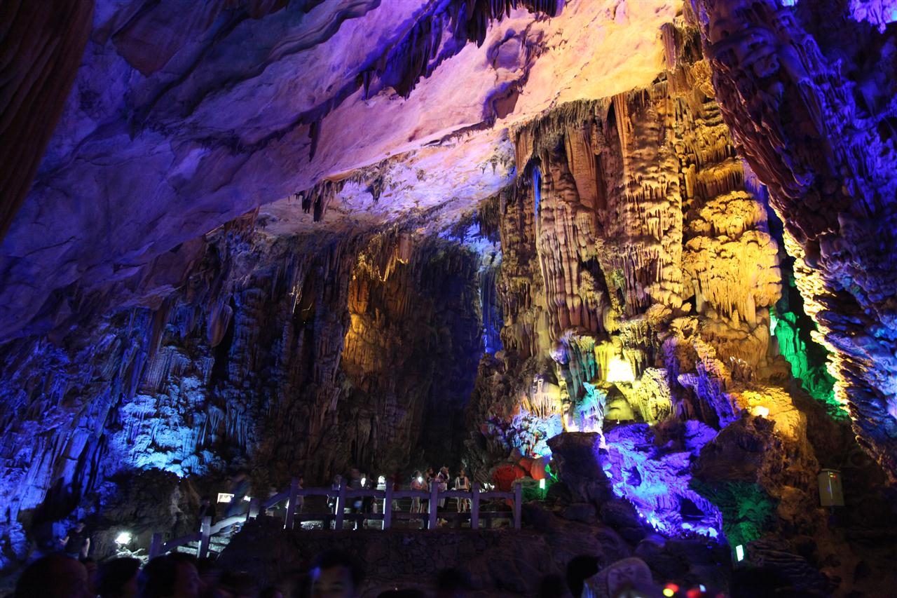 Пещера Тростниковой Флейты (Reed flute cave)