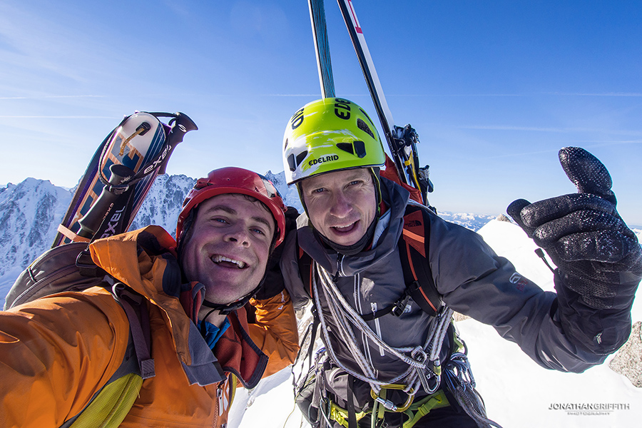  Джонатан Гриффит (Jonathan Griffith) и Дэвид Геттлер (David Gottler)  на вершине Шардоне (Aiguille du Chardonnet)