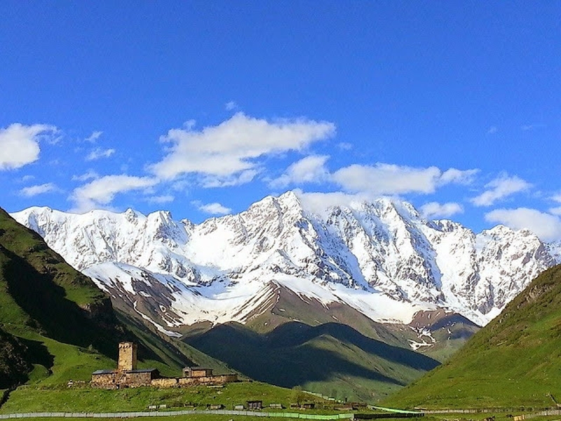 Безенгийская стена.