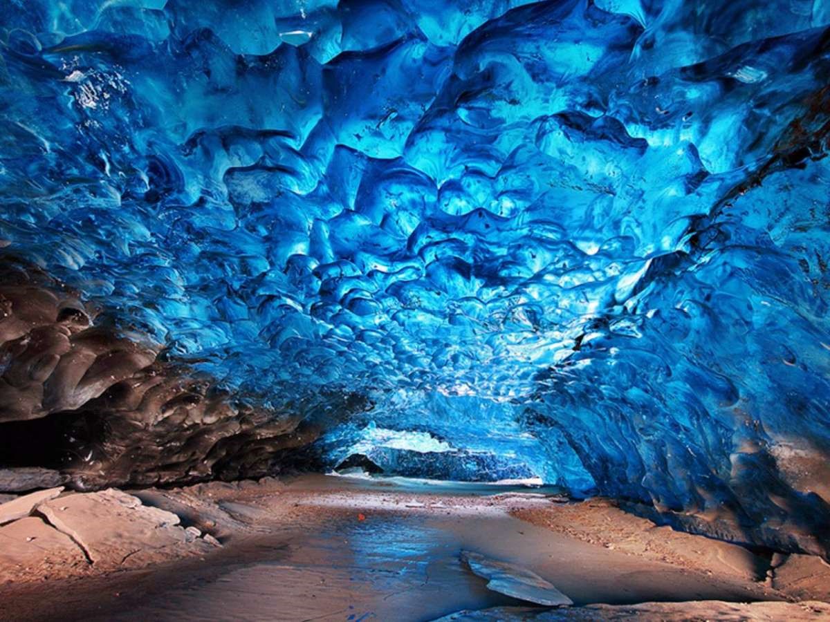 Ватнайёкюдль (Vatnajokull), Исландия. Фотография: Rob Lott/Barcroft Media