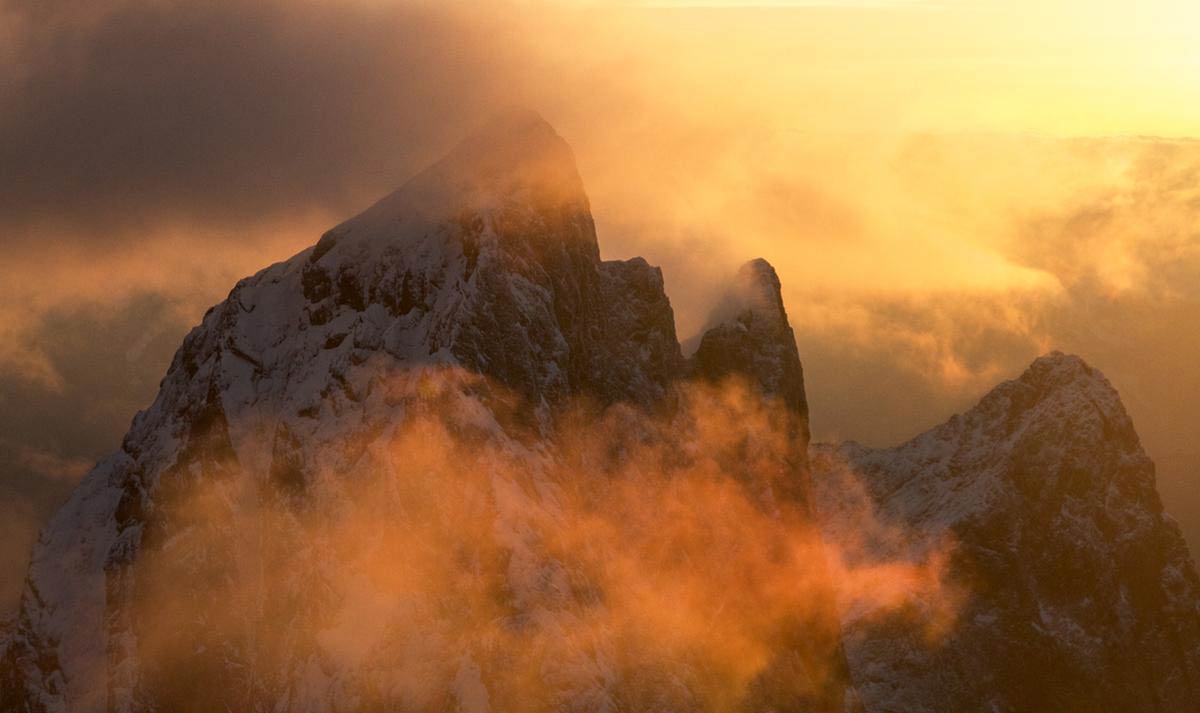 Гора Южный Хозомин (SOUTH HOZOMEEN MOUNTAIN), Вашингтон<br>Закат солнца на Южном Хозомине. Ноябрь 2012 года. Северная стена - справа Photograph: Steph Abegg