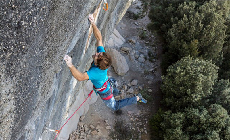 Крис Шарма (Chris Sharma) на маршруте "El Bon Combat" 9b/+