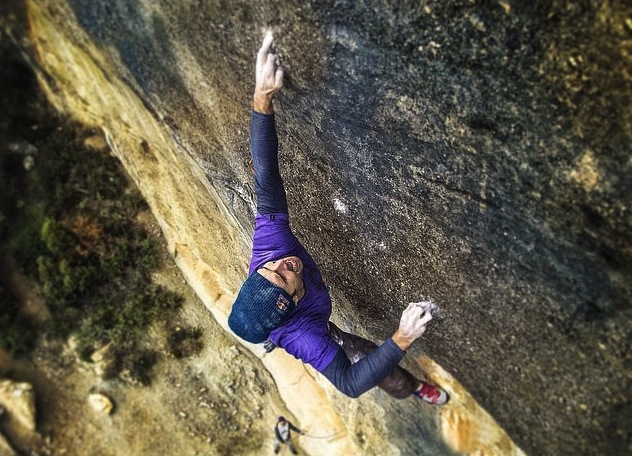 Крис Шарма (Chris Sharma) на маршруте "El Bon Combat" 9b/+ 