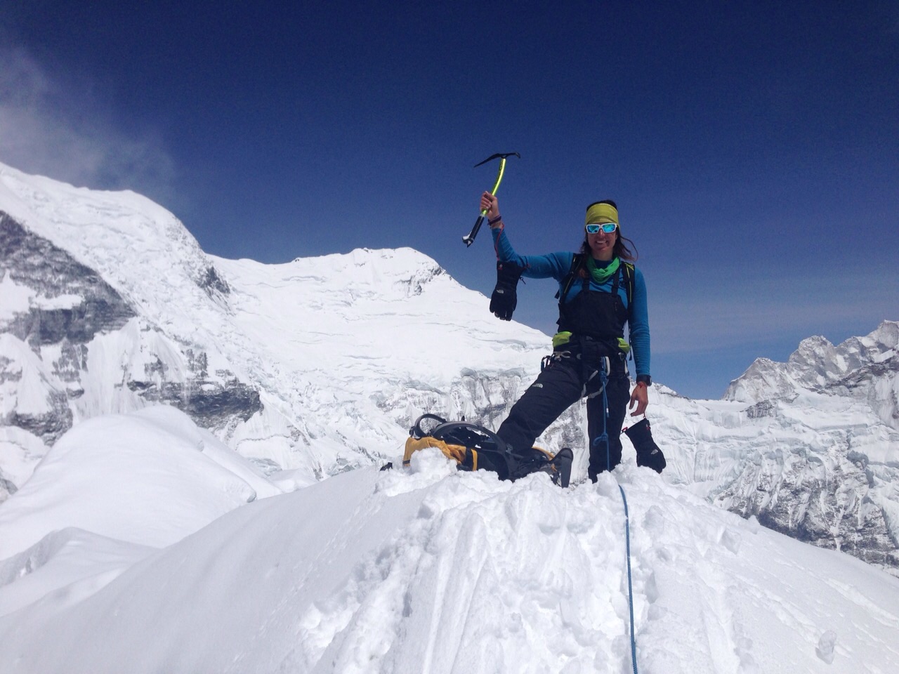 Тамара Лунгер (Tamara Lunger) на вершине Айленд Пик (Island Peak /  Imja Tse) высотой 6165 м