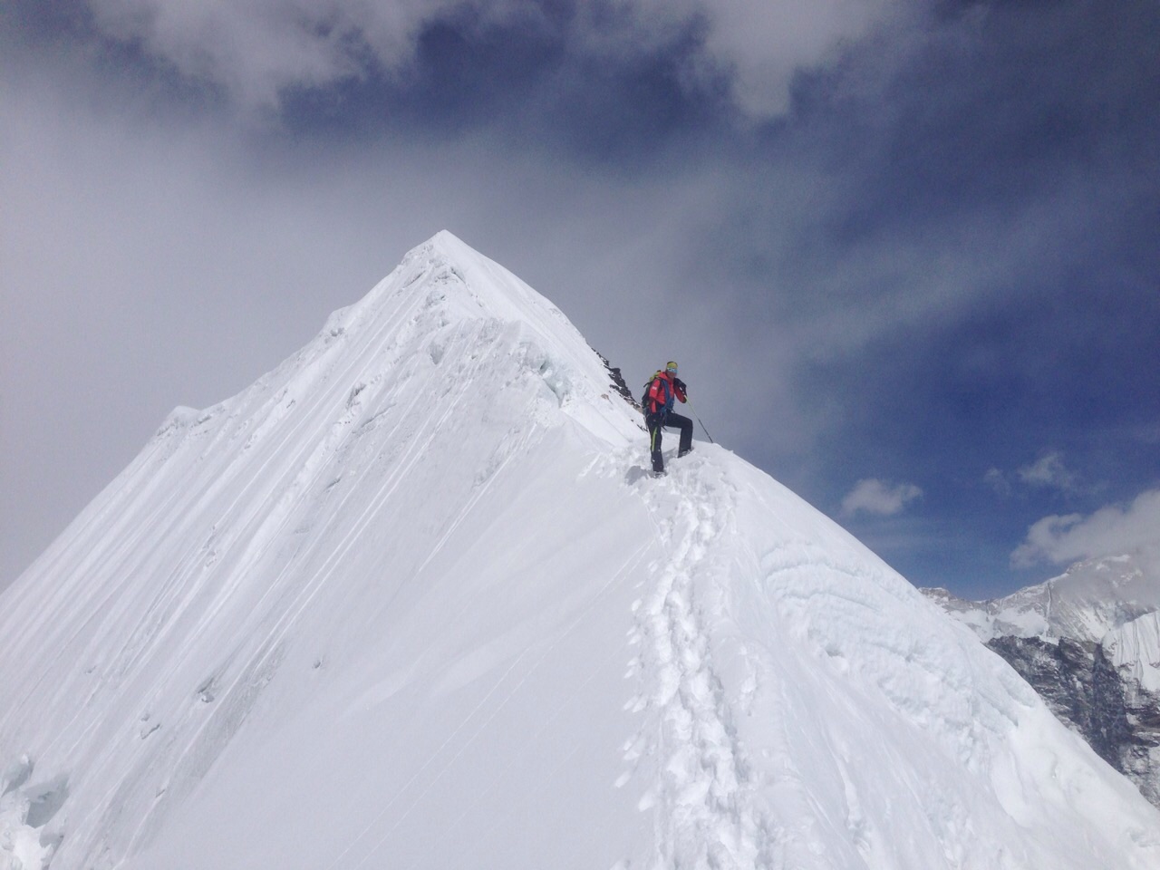 Тамара Лунгер (Tamara Lunger) на вершине Айленд Пик (Island Peak /  Imja Tse) высотой 6165 м