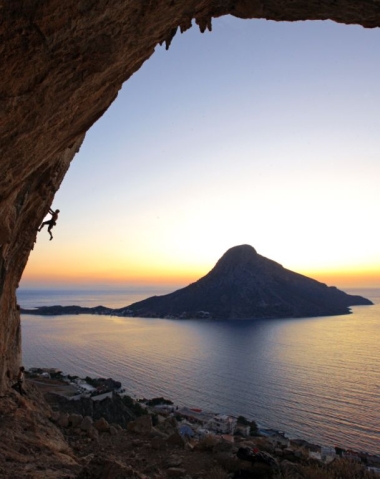 Tufa King Pumped” 7b+, Iannis, Kalymnos. Photo: Spyros Apostolopoulos