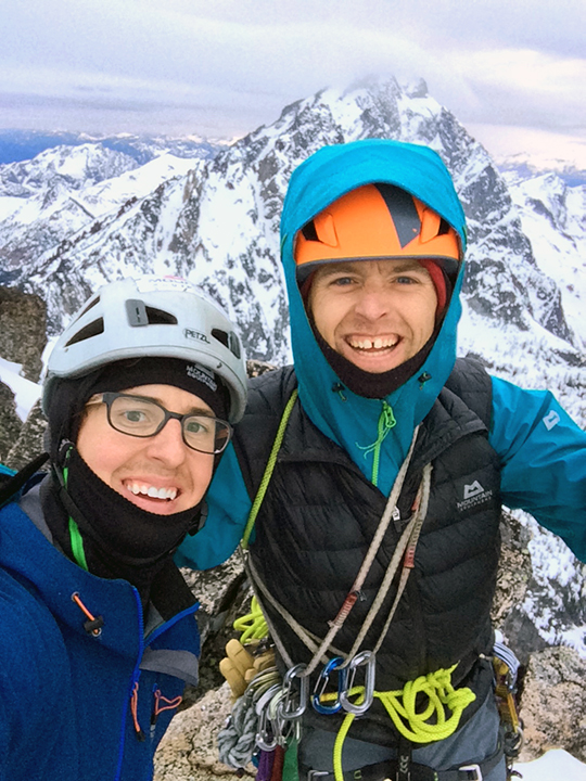  Верн Нельсон младший (Vern Nelson Jr.) и Йенс Хольстен (Jens Holsten) на вершине маршрута Chad Kellogg Memorial Route