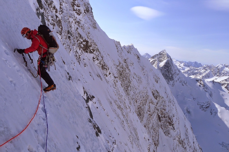 маршрут "Bad to the Bone" на Северо-Западной стене горы  Дебора (Mt. Deborah), Hayes Range, Аляска