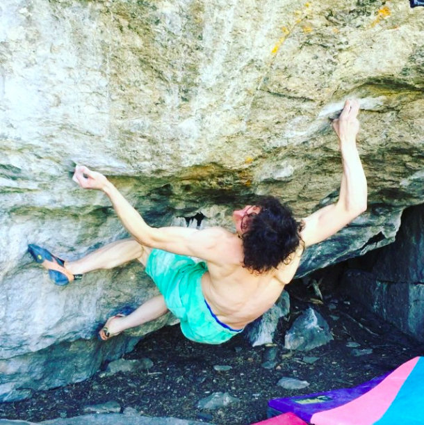  Адам Ондра (Adam Ondra) на проблеме "White noise" сложности 8b+/c