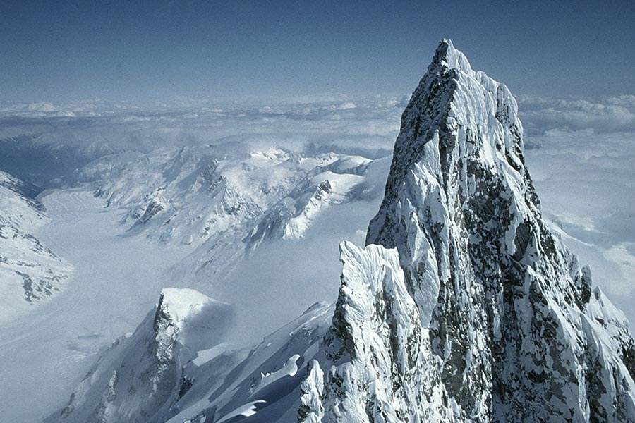 хребет Уоддингтон (Waddington Range)  и гора Уоддингтон (Mount Waddington)