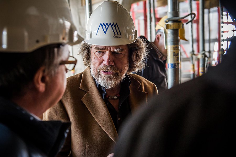 Райнхольд Месснер (Reinhold Messner) на стройке музея