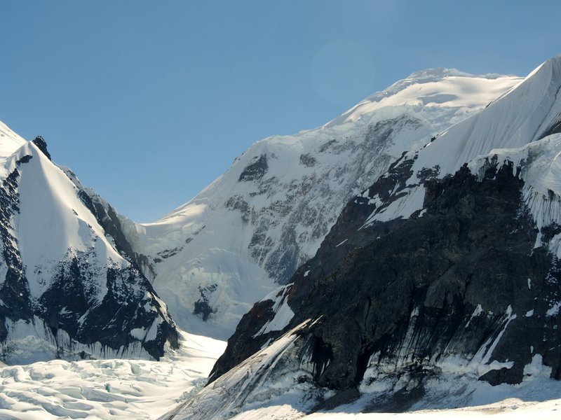 Первое восхождение на вершину горы Маласпина (Mount Malaspina) высотой 3,776 метров