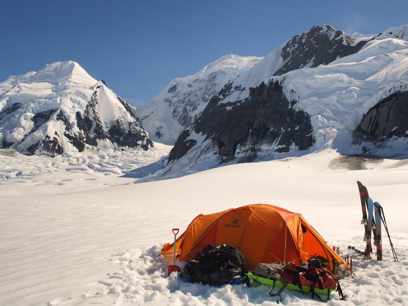 Первое восхождение на вершину горы Маласпина (Mount Malaspina) высотой 3,776 метров