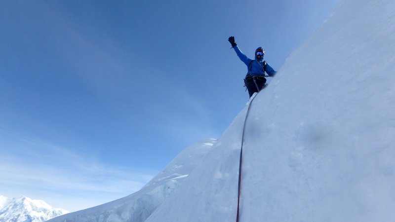 Первое восхождение на вершину горы Маласпина (Mount Malaspina) высотой 3,776 метров