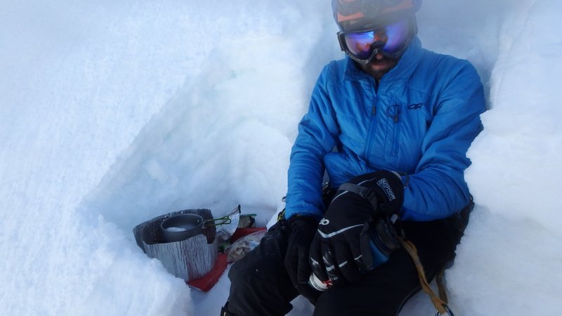 Первое восхождение на вершину горы Маласпина (Mount Malaspina) высотой 3,776 метров