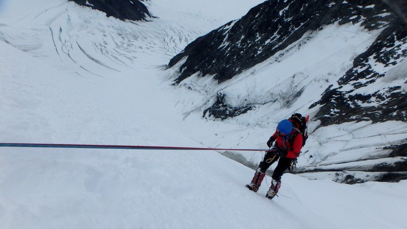 Первое восхождение на вершину горы Маласпина (Mount Malaspina) высотой 3,776 метров