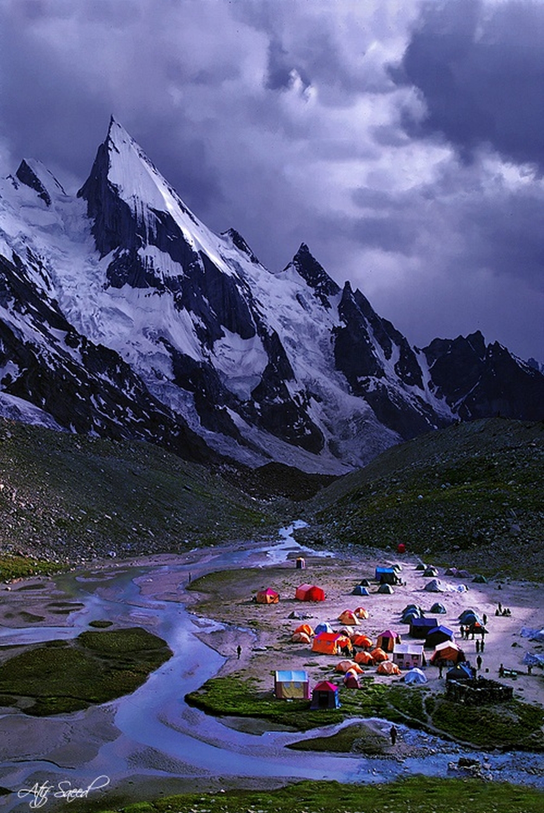 Лайла Пик (Laila Peak, 6096 м). Photo  Atif Saeed