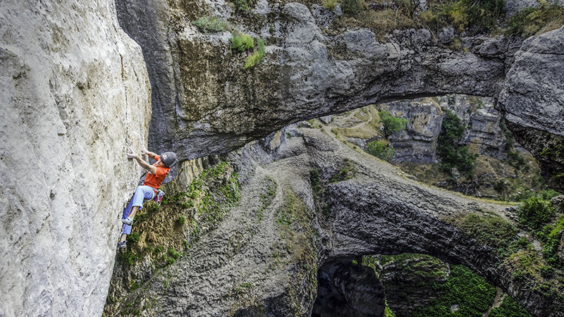 Дэвид Лама (David Lama), на маршруте "Avaatara" 9а